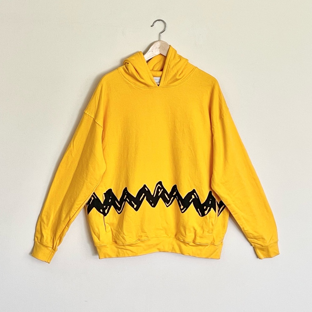Cedar Fair Peanuts Charlie Brown Yellow Black Hoodie Adult size XL - Picture 2 of 10